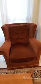 Comodo divano e 2 poltrone con rotelle marroni