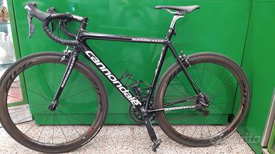 Bicicletta Cannondale in carbonio