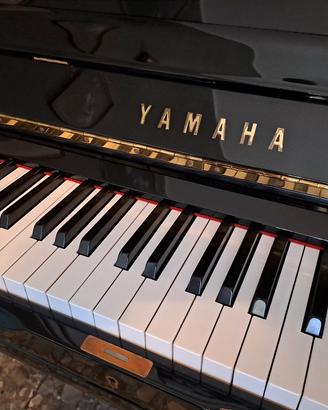 Pianoforte verticale Yamaha