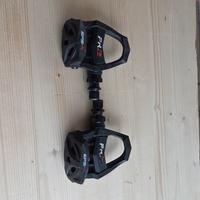 pedali bici da corsa attacco look