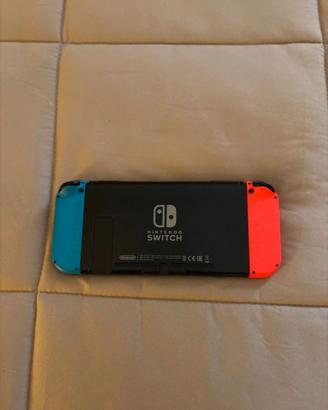 NINTENDO SWITCH + GIOCO POKEMON SCUDO