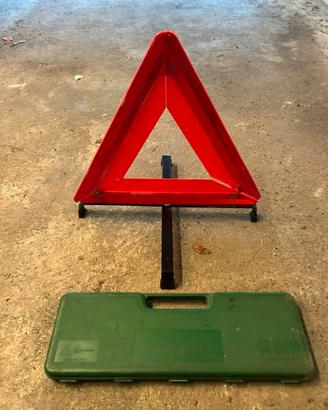 3 triangoli per auto
