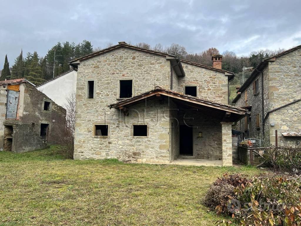 Rustico / Casale di 180 m² con 5 locali e box auto - Vista 2