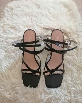 Sandali da donna neri con tacco quadrato e lacci