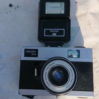 Fotocamera Dacora 35N con flash Vivitar 55