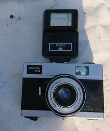 Fotocamera Dacora 35N con flash Vivitar 55