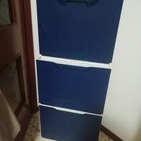 Scarpiere di colore blu e bianco