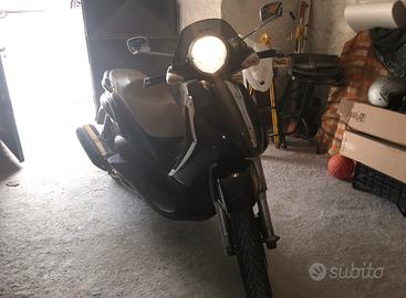 Piaggio Beverly 400 Tourer