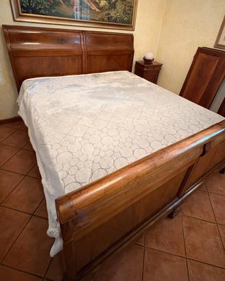 Letto Letto matrimoniale d’epoca in legn in legno 