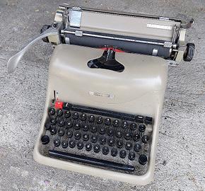 Macchina da scrivere Olivetti Lexicon 80