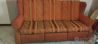 Divano vintage con meccanismo relax