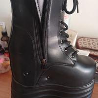 Scarpe nere con zeppa alta comode