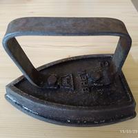 antico ferro da stiro in ghisa 