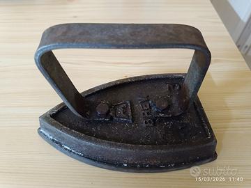 antico ferro da stiro in ghisa 