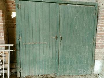 PORTONE IN LEGNO X GARAGE VERNICIATO A 2 BATTENTI