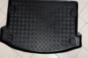 Jaguar E-Pace , copertura fondo baule