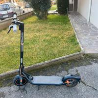 Monopattino elettrico, Segway Ninebot F45E