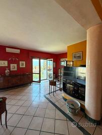 Appartamento di 190 m² con più di 5 locali a Frosi