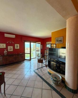 Appartamento di 190 m² con più di 5 locali a Frosi