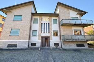 Casa indipendente di 800 m² con più di 5 locali e 
