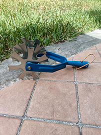 Attrezzo frangizolle da giardino ed orto con 4 ruo