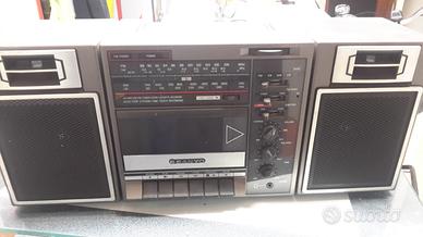 Radiocassetta portatile stereo SANYO FM-AM'epoca