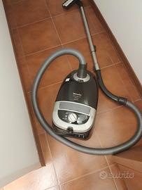 Aspirapolvere MIELE C2