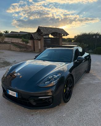 Porsche panamera 4S E-hybrid 560cv