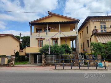 Villa di 345 m² con più di 5 locali e box auto dop