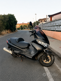 maxi-scooter Suzuki Burgman 200cc uta