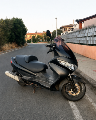 maxi-scooter Suzuki Burgman 200cc uta