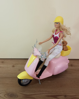 Barbie con Scooter e cagnolino