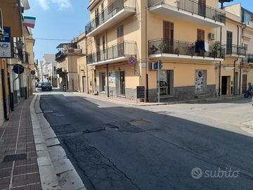 Terrasini negozio a 100 metri dalla piazza