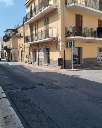 Terrasini negozio a 100 metri dalla piazza