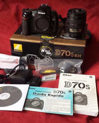Nikon D70S - obiettivo Zoom DX AF-S Nikkor 18-70