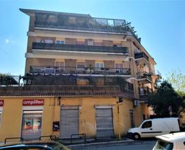 C1 con tre vetrine - via di casal del marmo