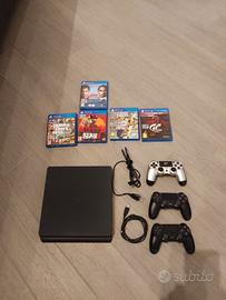 PlayStation PS4 slim 1TB completa di giochi