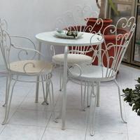 Tavolo con sedie da giardino/esterno