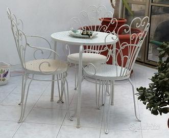 Tavolo con sedie da giardino/esterno