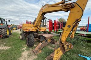 Escavatore gommato BENFRA 3R