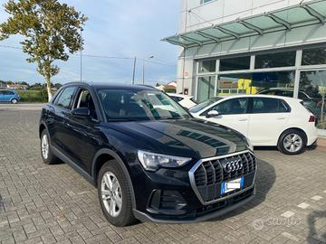 AUDI Q3 40 TDI quattro S tronic Business
