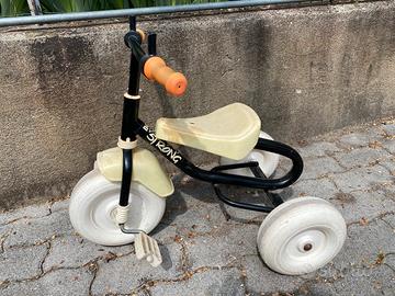 Treciclo a pedali