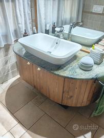 mobile bagno, specchiera e box doccia
