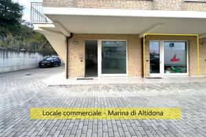 LOCALE COMMERCIALE in POSIZIONE STRATEGICA