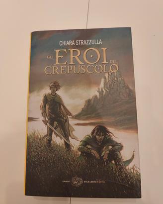gli eroi del crepuscolo - chiara strazzulla libro