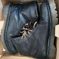 Dr Martens Black Grizzly 45