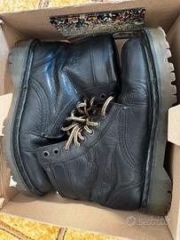 Dr Martens Black Grizzly 45
