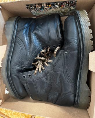Dr Martens Black Grizzly 45