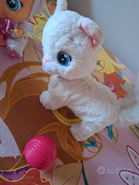 Bianca gattina interattiva