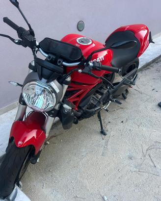Ducati monster 821